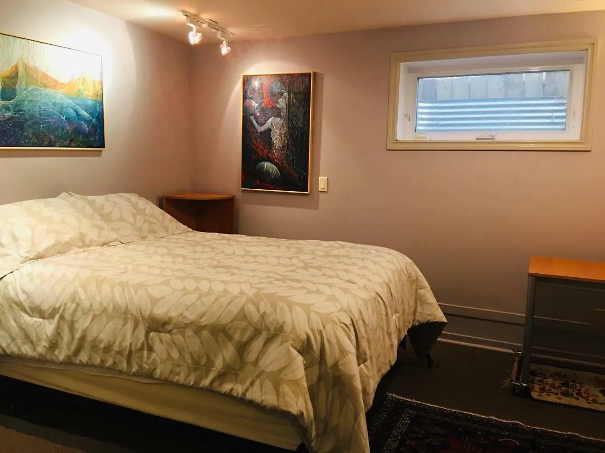 Mediterranean Edmonton B&B Oda ve Kahvaltı