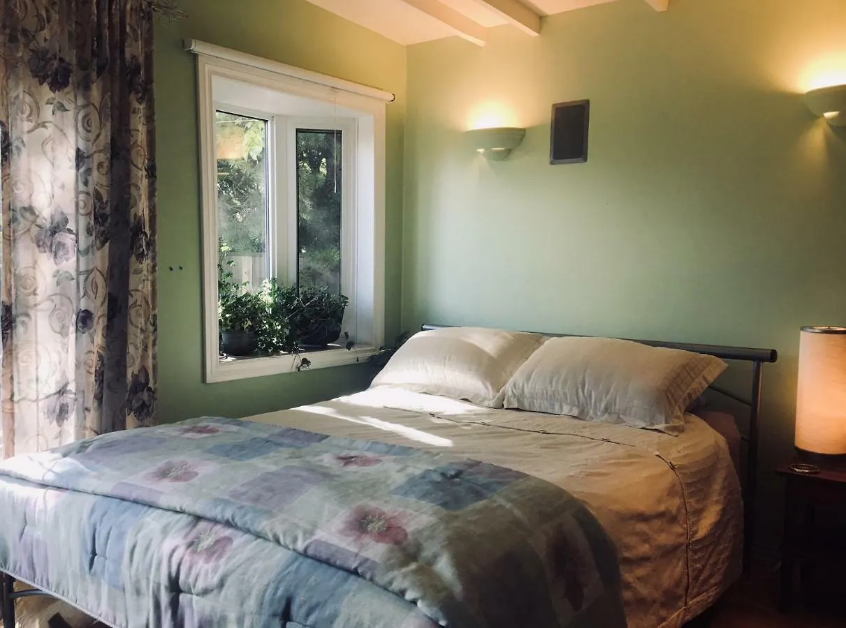 Mediterranean Edmonton B&B 3*,