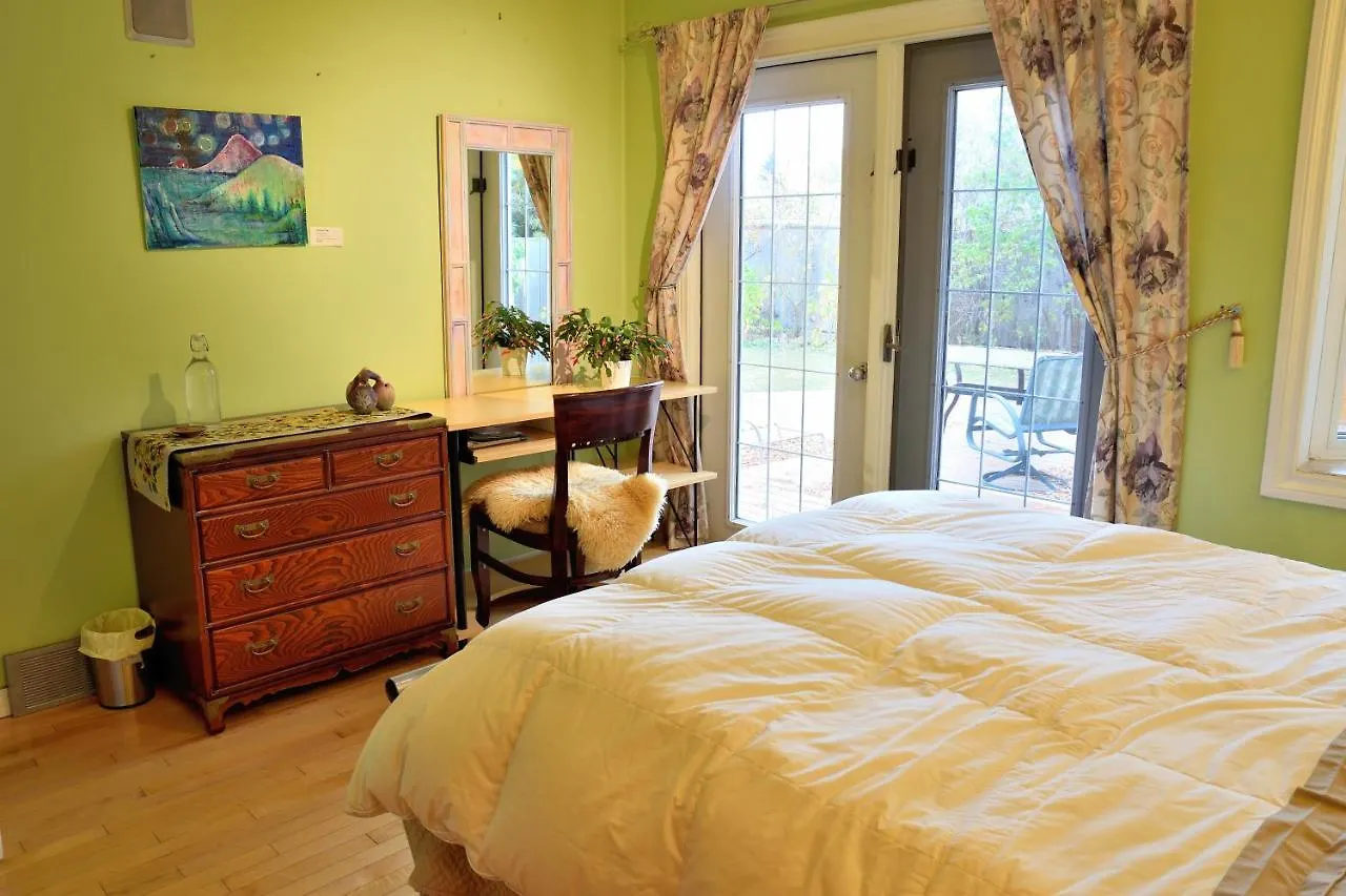 Mediterranean Edmonton B&B ベッド・アンド・ブレックファスト