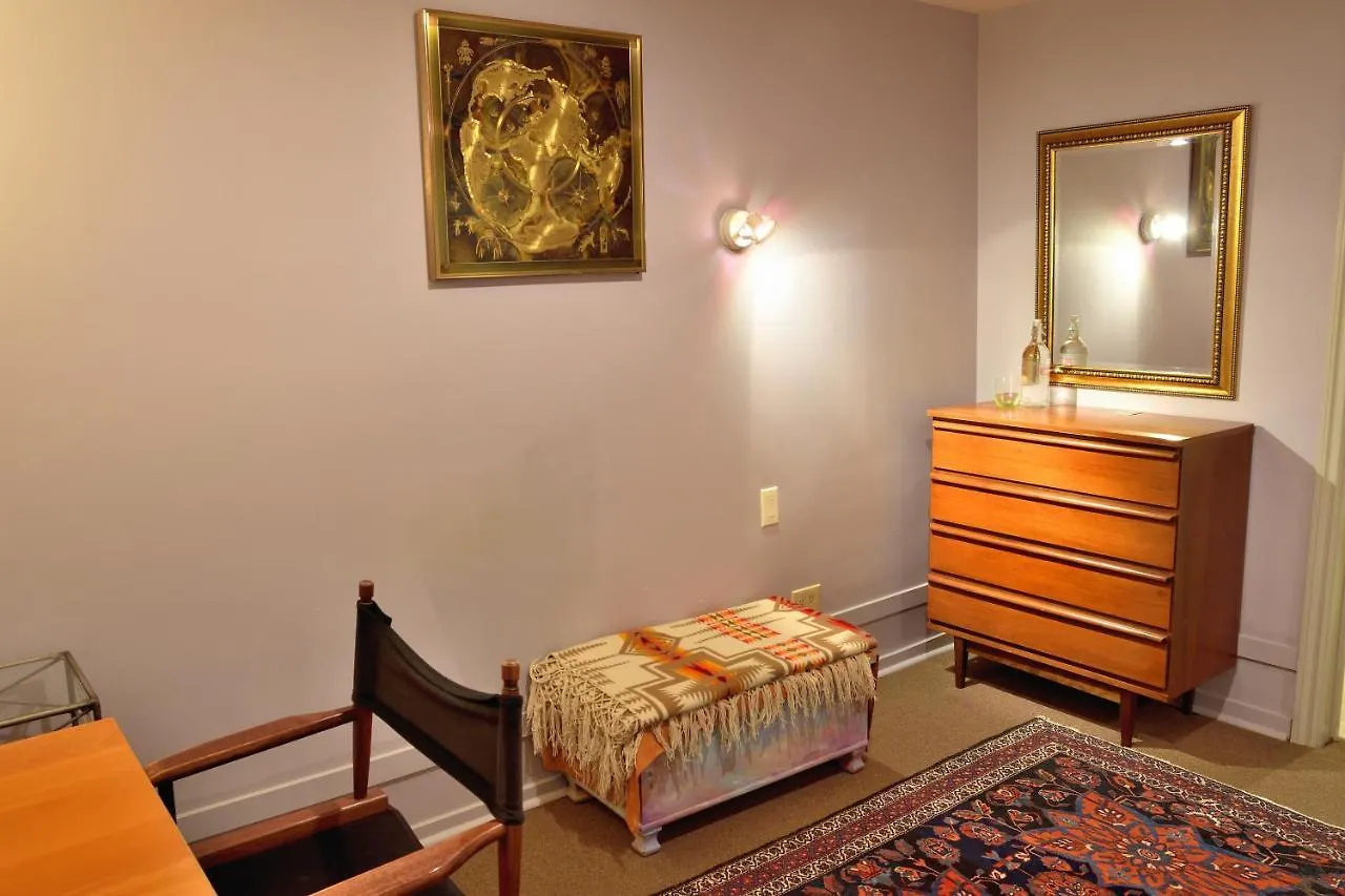 Mediterranean Edmonton B&B カナダ