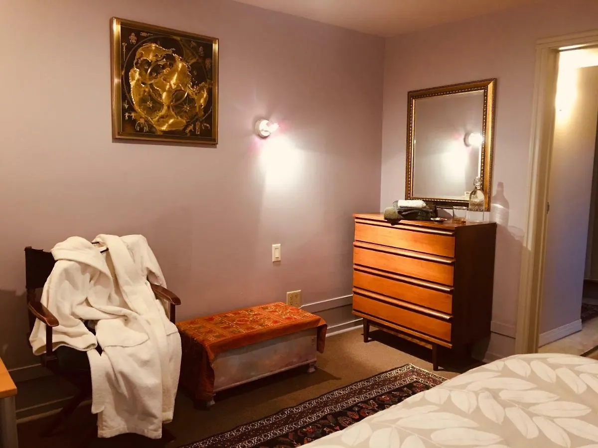 Mediterranean Edmonton B&B 3*,