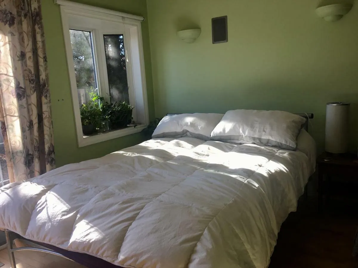 ベッド・アンド・ブレックファスト Mediterranean Edmonton B&B