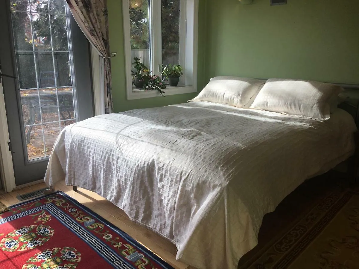 Mediterranean Edmonton B&B カナダ